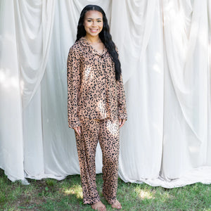 Long-Sleeved Women's Pajama Set in Latte Leopard