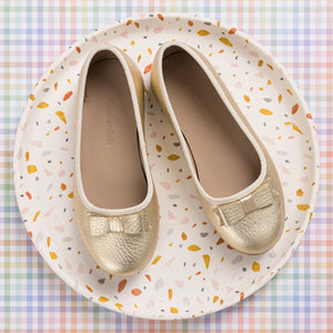 Camille Flats, Gold